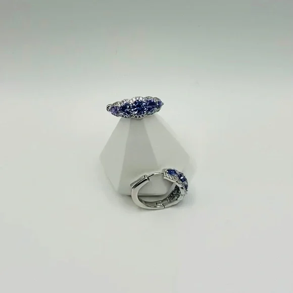 ✨ Bomb Party “Intricate Moments” Earrings ✨ - Picture 2 of 4